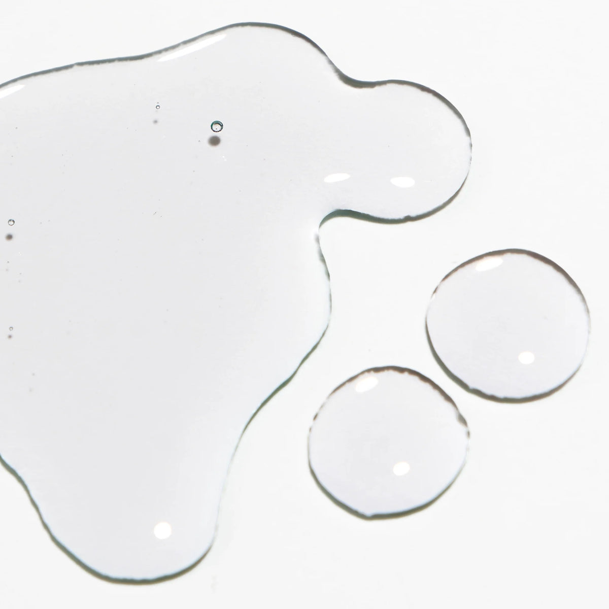 ماء ميسيلار مع حمض الهيالورونيك